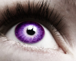 Красивите цветни лещи крият рискове за здравето на очите